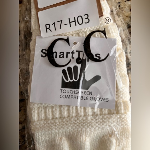 CC Touchscreen Compatible Gloves - Picture 4 of 6